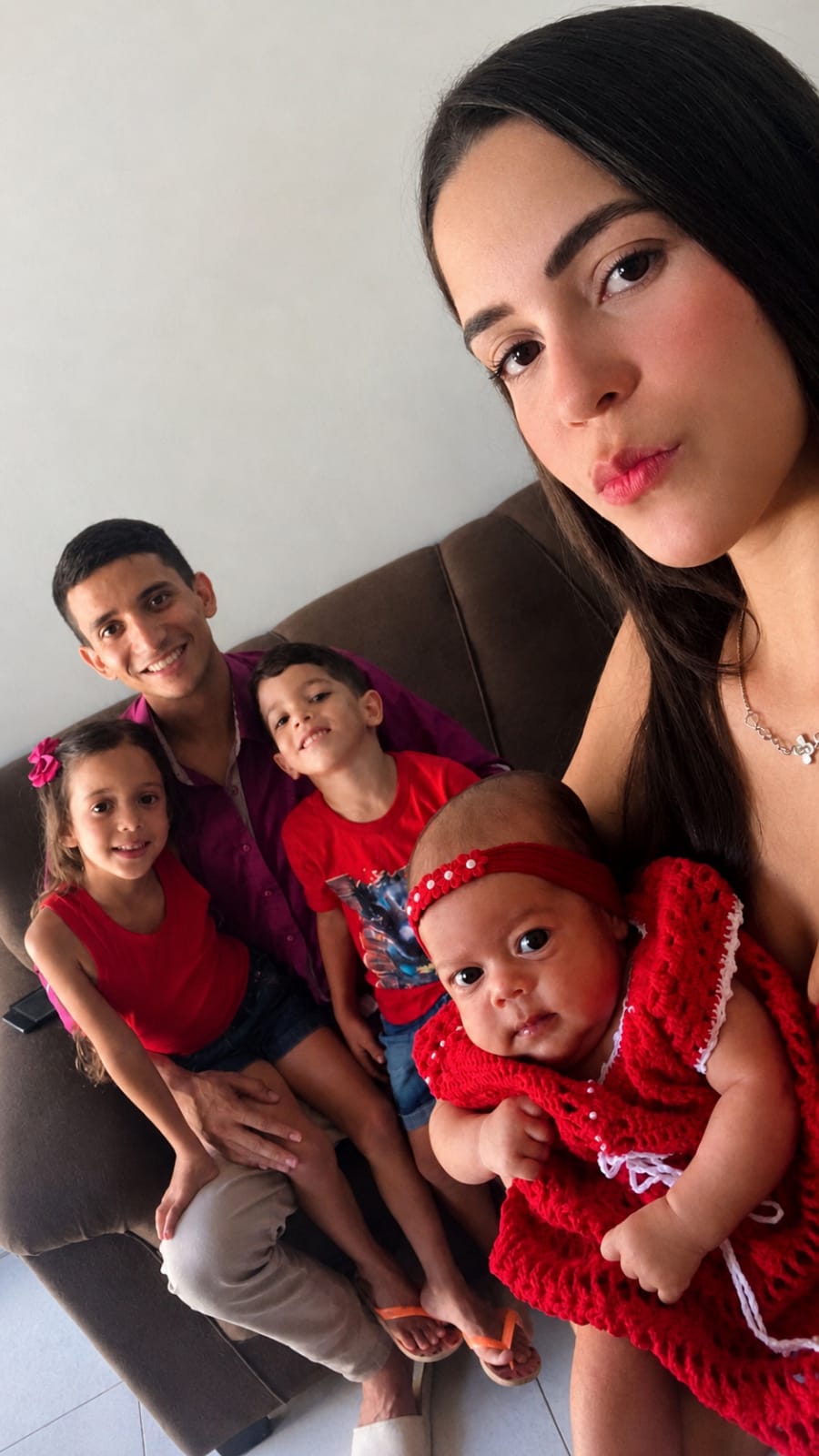 Douglas com esposa e 3 filhos