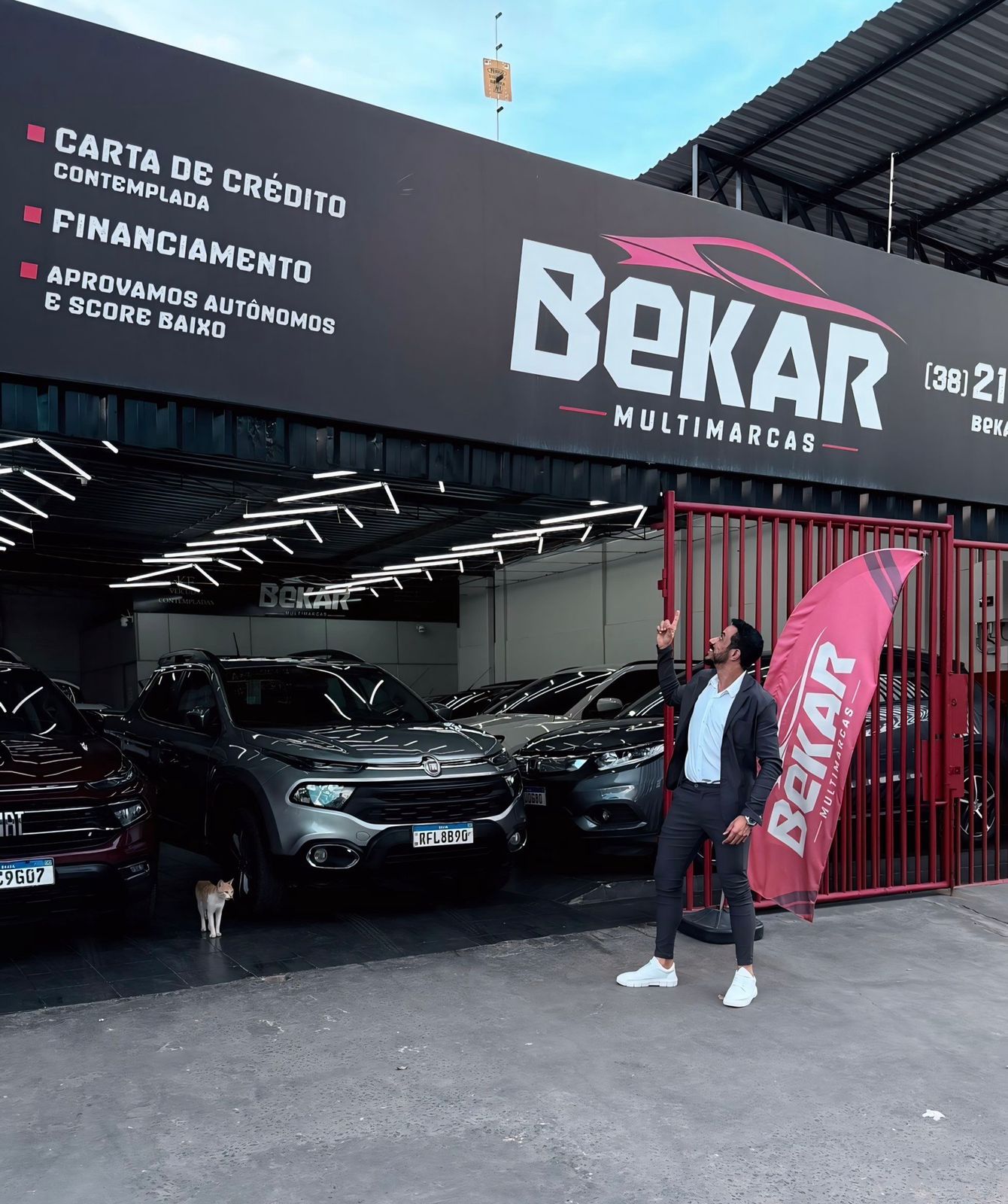 Fachada da Bekar — loja física com os carros à pronta-entrega